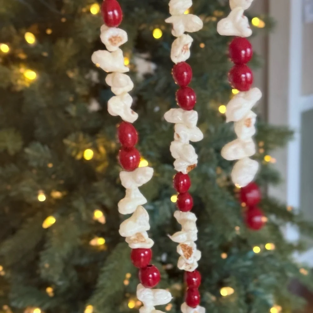 Vintage 1984 Festive Red and White Holiday Popcorn Garland 74 inches long